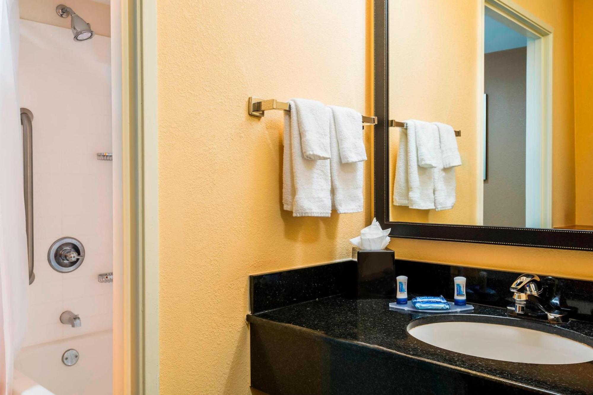 Fairfield Inn And Suites Мобил Экстерьер фото